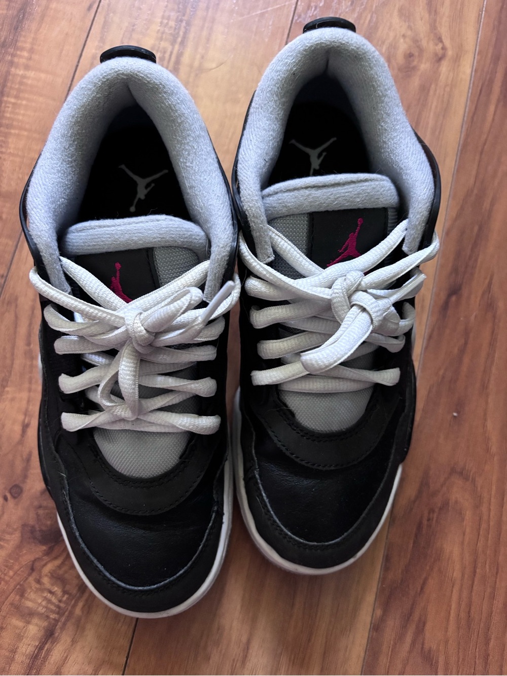 Jordan Low Top Sneakers in Black, Gray & white. Sz 6Y
